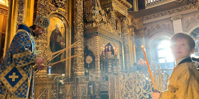 В праздник Сретения Господня епископ Павлово-Посадский Фома совершил Божественную литургию в Богоявленском соборе