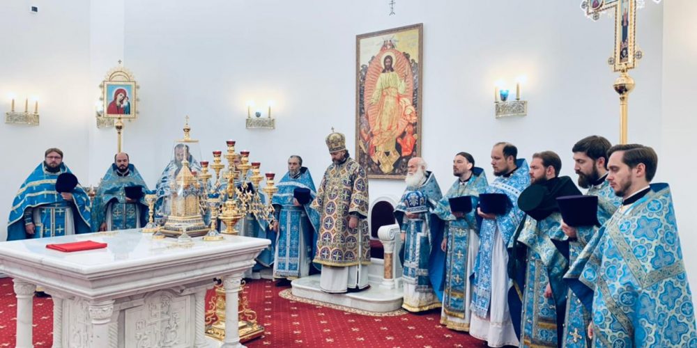 Епископ Одинцовский и Красногорский совершил Литургию в Никольском соборе Красногорска