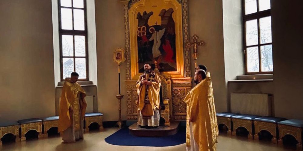 В годовщину интронизации Патриарха Кирилла епископ Фома совершил Божественную Литургию в Георгиевском соборе