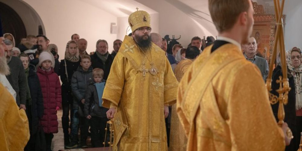 Архиепископ Матфей совершил чин малого освящения нового храма Казанской Божией Матери в Мещерском