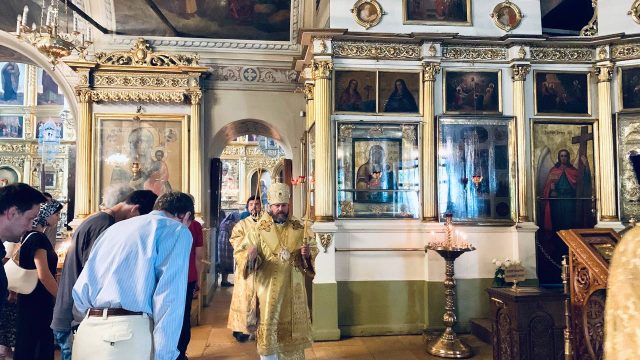 Всенощное бдение совершил епископ Фома в храме святителя Николая в Хамовниках