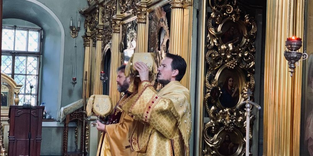 Епископ Одинцовский и Красногорский Фома в храме свт.Николая в Хамовниках совершил вечернее богослужение