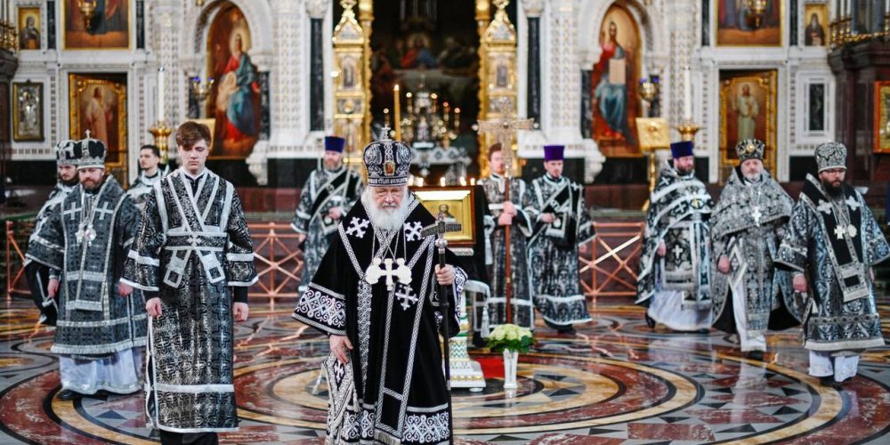 Епископ Фома сослужил Патриарху Кириллу на Литургии Преждеосвященных Даров в Храме Христа Спасителя