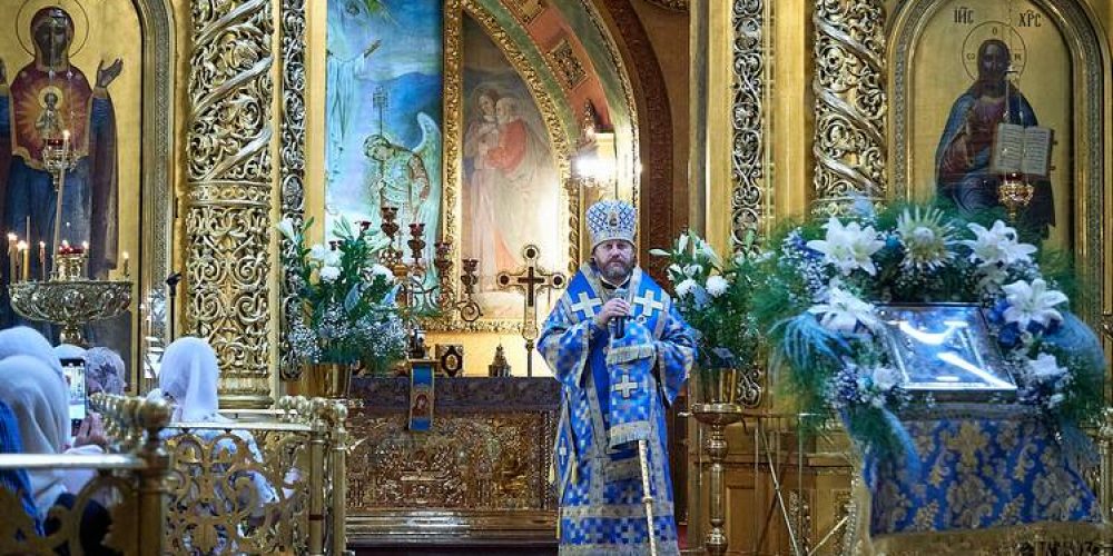 В праздник Казанской иконы Божией Матери епископ Одинцовский и Красногорский совершил Литургию в Богоявленском соборе