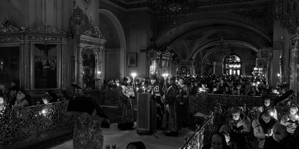 Великое повечерие с чтением канона Андрея Критского совершил в Богоявленском соборе епископ Фома