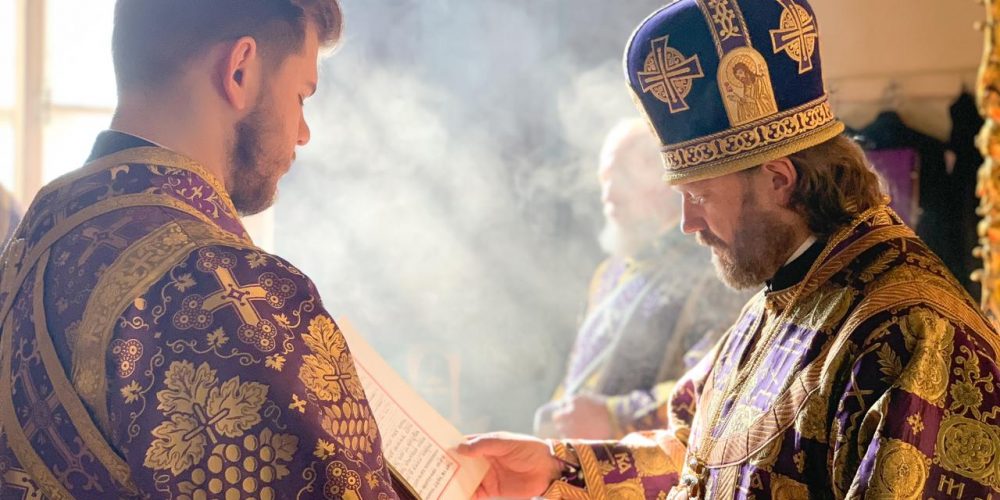 Литургию в Родительскую субботу в Богоявленском соборе совершил епископ Павлово-Посадский Фома