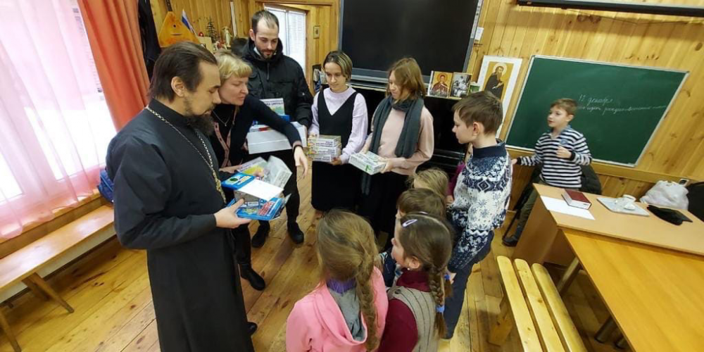 Молодёжные организации Западного викариатства приняли участие в акции «Дарим подарки детям к празднику святителя Николая Чудотворца»