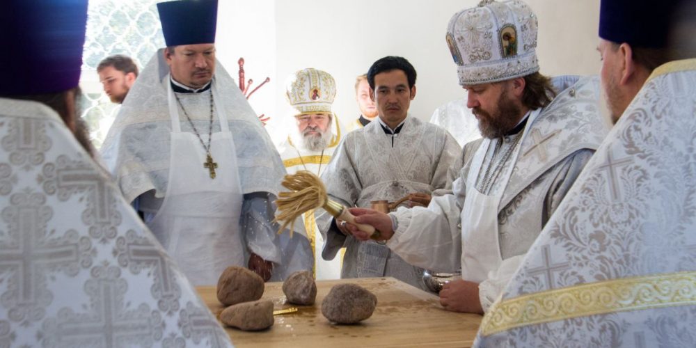 Епископ Фома совершил чин великого освящения Воскресенского храма села Белая Колпь