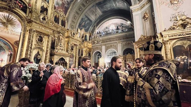 В канун праздника Воздвижения Креста Господня епископ Фома совершил всенощное бдение в Богоявленском соборе