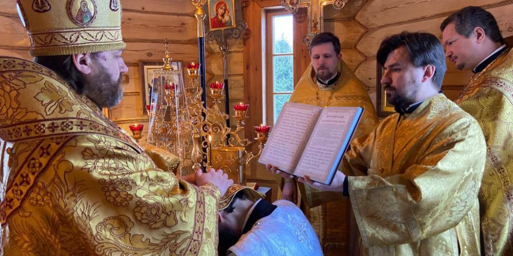 В субботу сырной седмицы епископ Фома совершил Литургию в Вознесенском храме деревни Бузаево