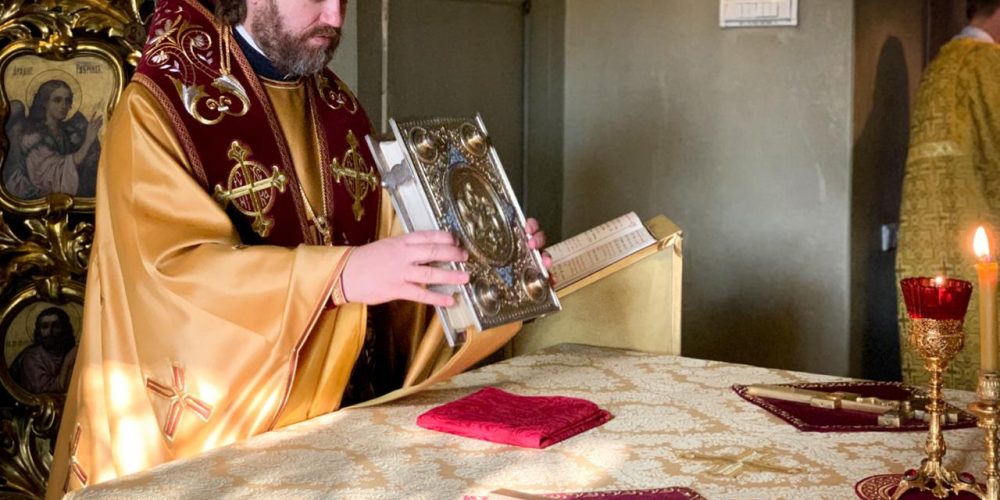 Епископ Павлово-Посадский Фома совершил Божественную литургию в храме святителя Николая Чудотворца в Хамовниках