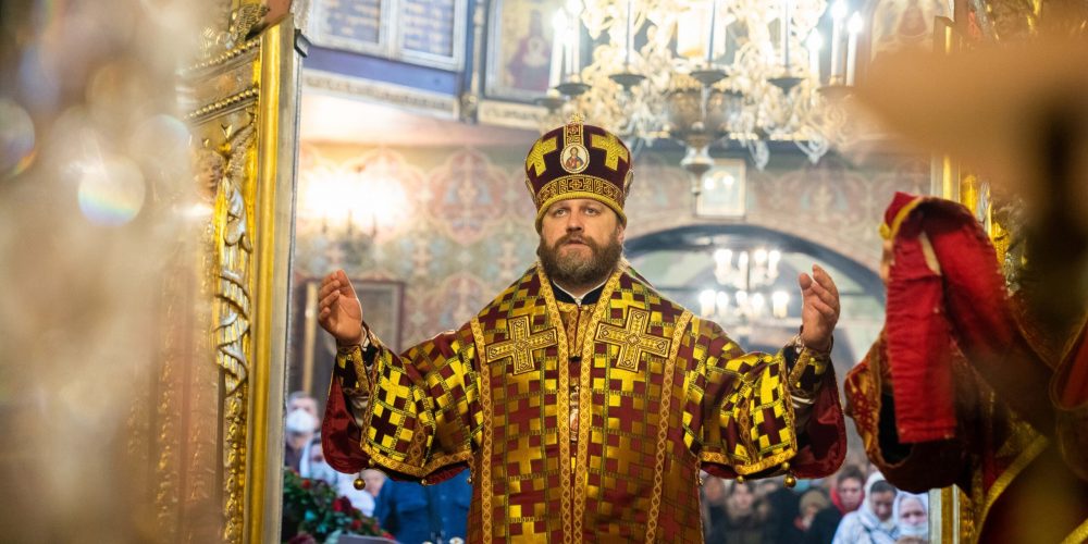 Литургию в малый престольный праздник в храме Архистратига Михаила в Тропарево совершил епископ Фома