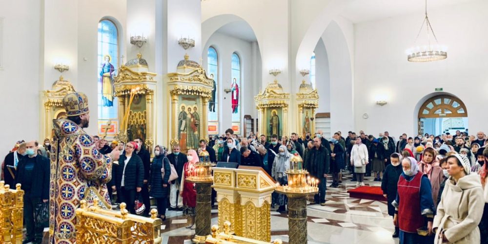 В отдание праздника Успения Пресвятой Богородицы владыка Фома совершил Литургию в Георгиевском соборе Одинцова