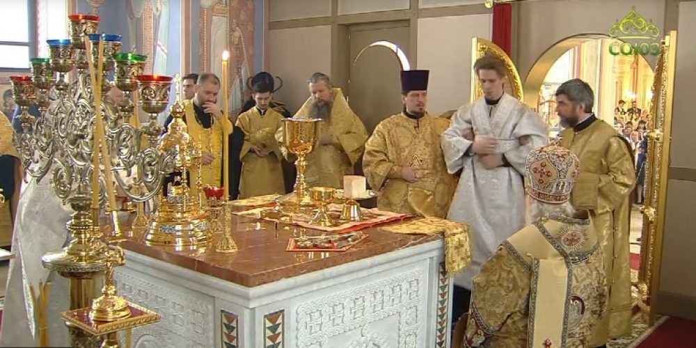 Святейший Патриарх Кирилл рукоположил алтарника храма Иоанна Русского в сан диакона
