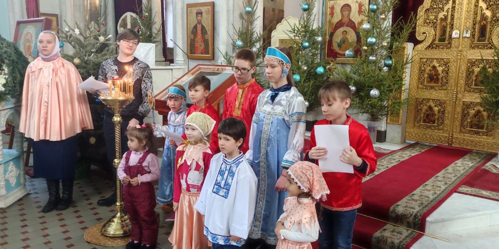 Ученики Воскресной школы иконы Божией Матери «Знамение» в Кунцеве устроили концерт для ветеранов войны