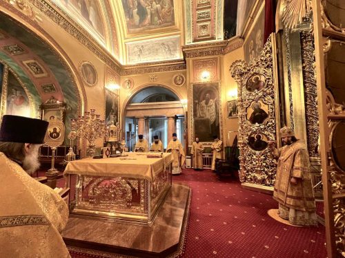 В Неделю 22-ю по Пятидесятнице епископ Фома совершил Литургию в Богоявленском соборе