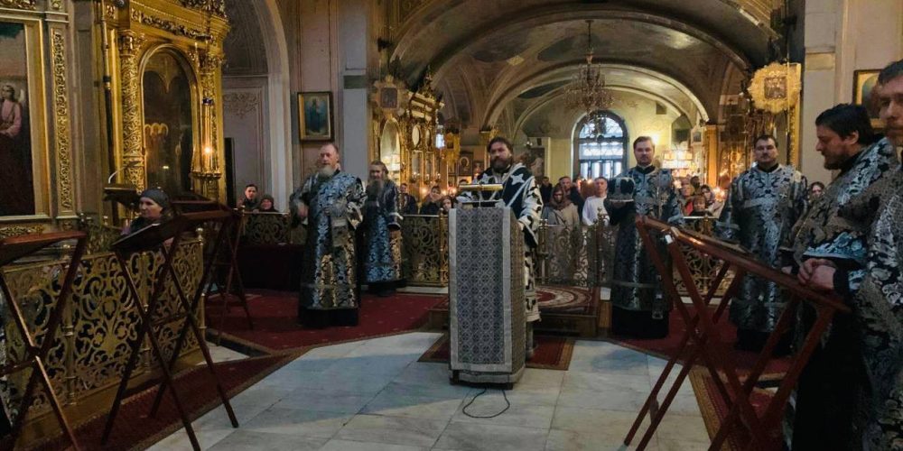 Епископ Одинцовский и Красногорский Фома совершил Пассию в Богоявленском соборе