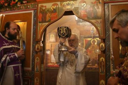 Епископ Орехово-Зуевский Пантелеимон совершил чин посвящения сестер милосердия в храме Успения Пресвятой Богородицы