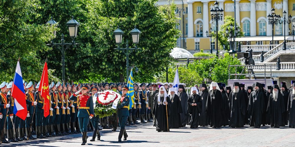 Епископ Фома принял участие в возложении венка к могиле Неизвестного солдата у Кремлевской стены