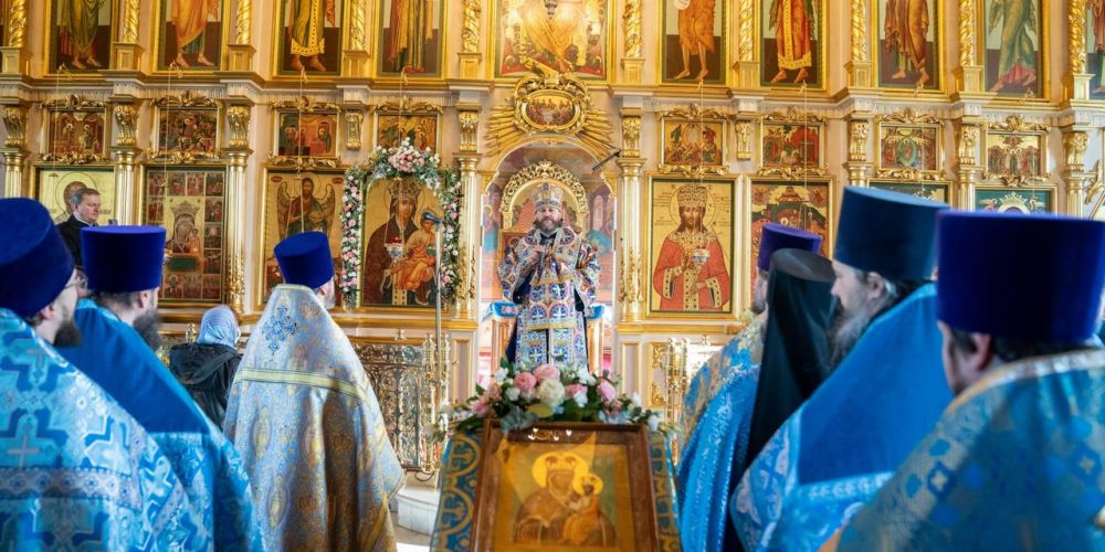 В день явления Рудненской иконы Божией Матери епископ Фома совершил Литургию в храме Рождества Пресвятой Богородицы
