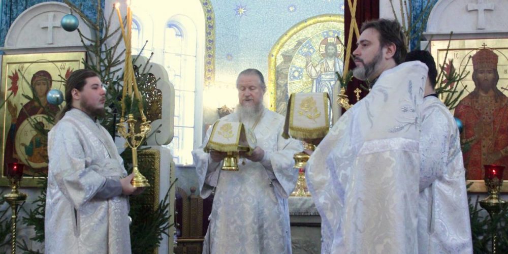 В праздник Собора Пресвятой Богородицы в храме Знамения в Кунцеве архиепископ Ипатий совершил Литургию