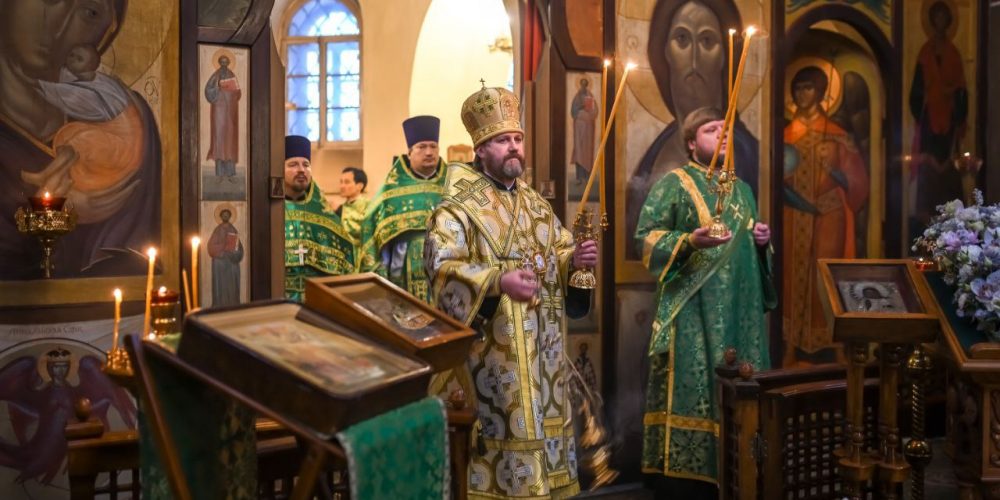 Божественную литургию в Александро-Невском храме в Одинцовском округе совершил архиепископ Фома