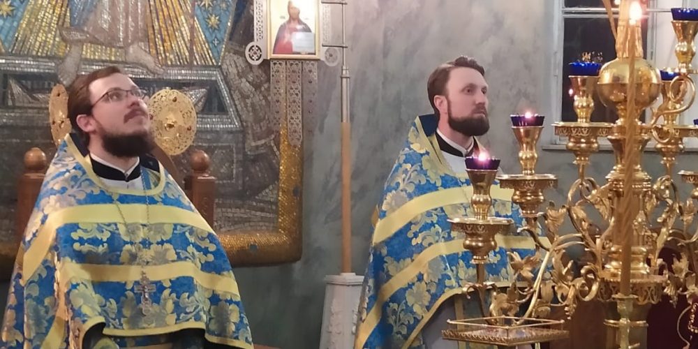 Иерей Алексий Соловьев совершил Божественную Литургию для православной молодёжи приходов Западного округа