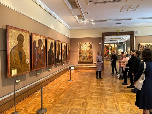 Прихожане храма Знамение в Кунцеве побывали с экскурсией в отделе Древнерусского искусства Третьяковской галереи