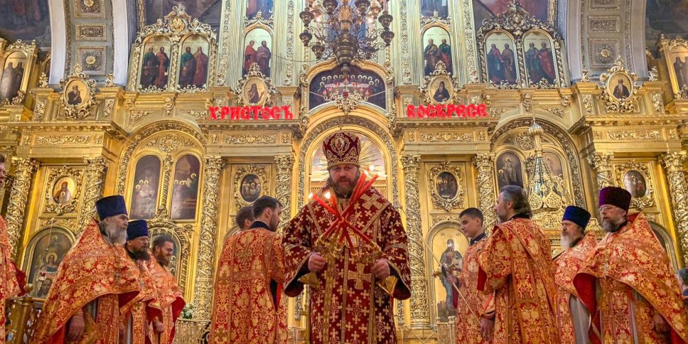 Епископ Фома совершил Пасхальную великую вечерню и Пасхальный молебен
