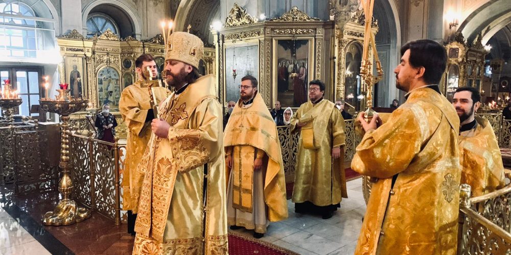 Владыка Фома совершил Литургию в Богоявленском кафедральном соборе