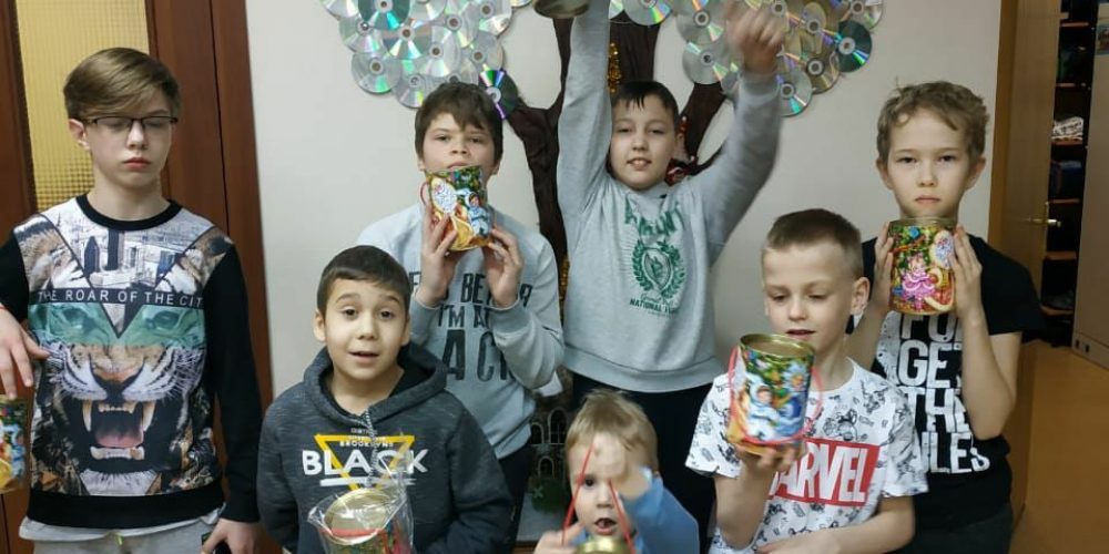 В Рождественские дни волонтеры храмов Западного викариатства передали подарки во все уголки России