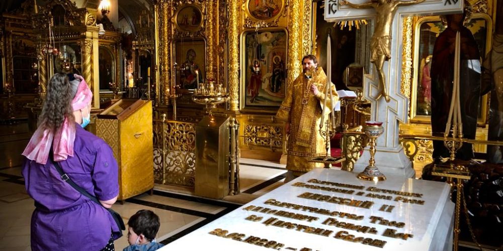 В день памяти Петра и Февронии Муромских епископ Фома совершил богослужение в Елоховском соборе