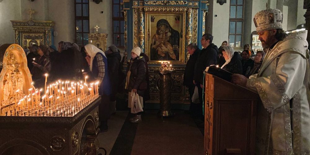 Парастас накануне Родительской субботы в Георгиевском соборе Одинцова совершил архиепископ Фома