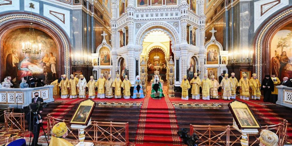 В день памяти святителя Московского Петра епископ Фома сослужил за Литургией Святейшему Патриарху Кириллу