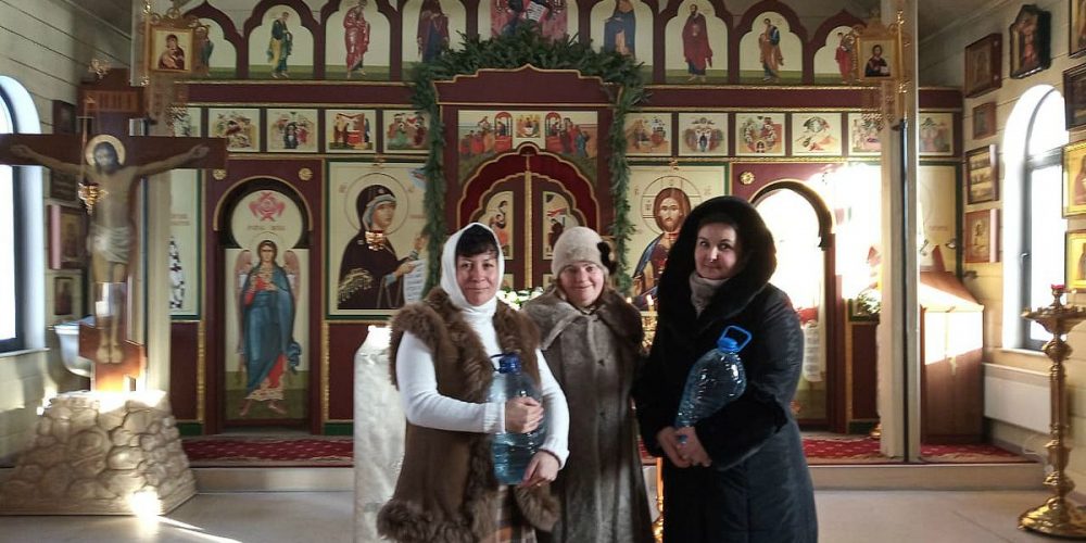 Представители «Кризисного центра помощи женщинам и детям» посетили храм в честь Смоленской иконы Божией Матери в Фили-Давыдково