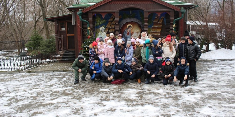 Учащиеся четвертых классов побывали в очаковском храме на Рождественской экскурсии