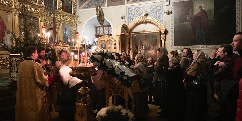В новогоднюю ночь епископ Фома совершил Божественную литургию в храме святителя Николая в Хамовниках
