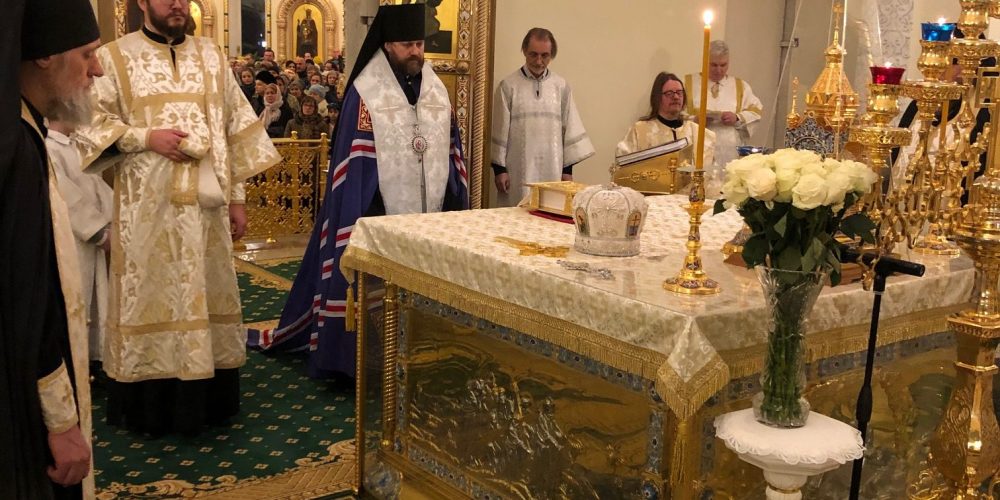 Епископ Фома совершил великую вечерню Богоявления в соборном храме в Переделкине