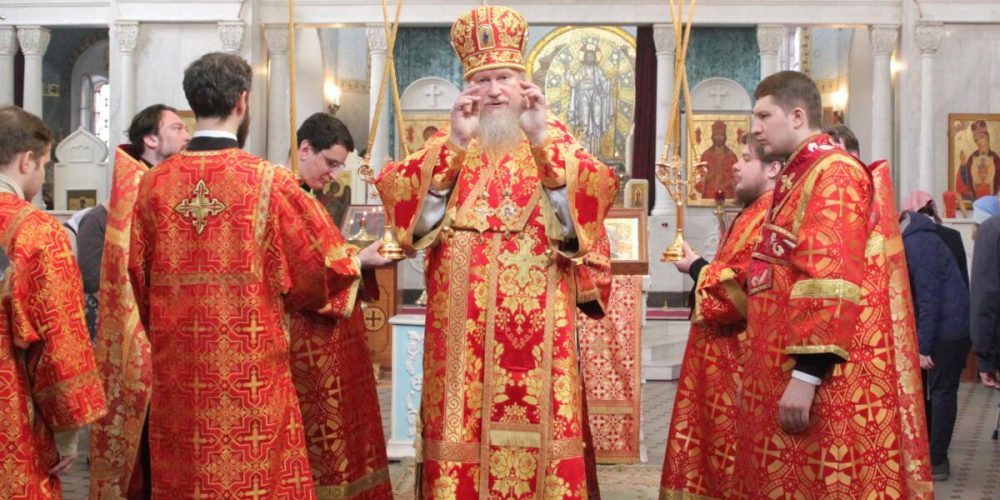 Архиепископ Ипатий совершил Литургию Неделю жен-мироносиц в храме Знамения в Кунцеве