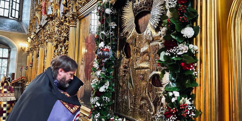 Всенощное бдение накануне дня памяти свт. Николая в храме в Хамовниках совершил архиепископ Фома