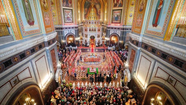 Архиепископ Фома сослужил Патриарху Кириллу за Литургией в день его тезоименитства