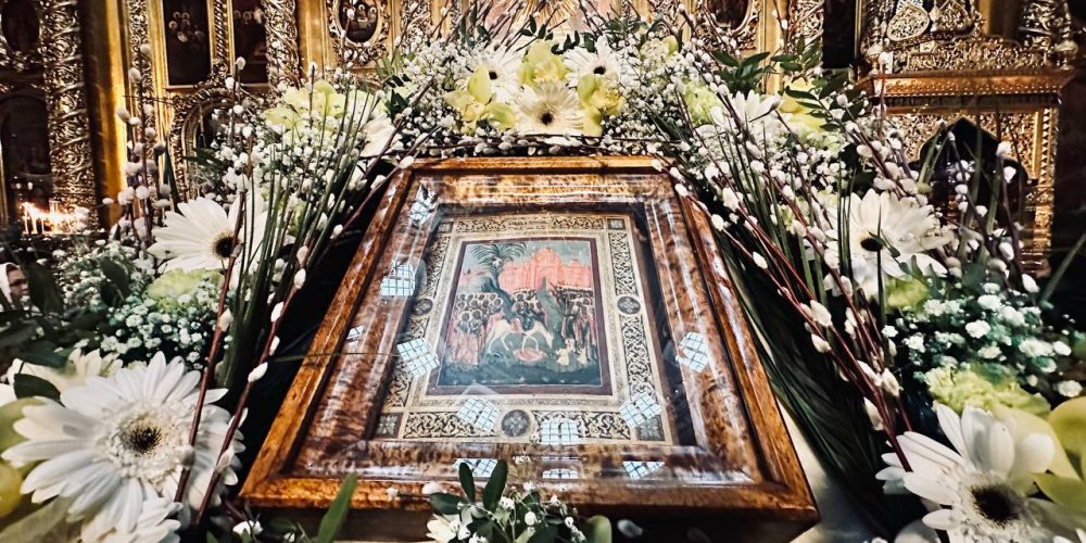 Архиепископ Одинцовский и Красногорский Фома совершил всенощное бдение в Богоявленском соборе