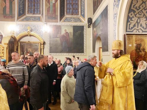 Епископ Фома совершил всенощное бдение в храме святителя Николая в Хамовниках (+ фото)