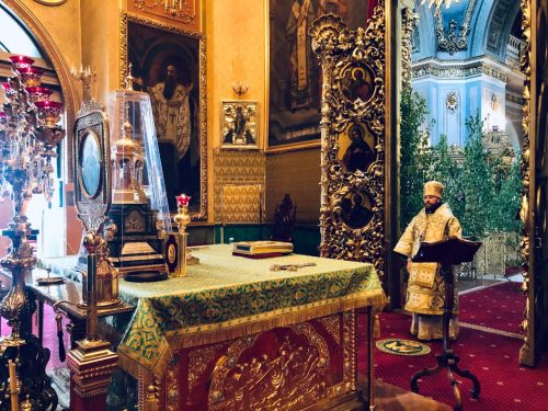 В праздник Святой Троицы епископ Фома совершил богослужение в Елоховском соборе