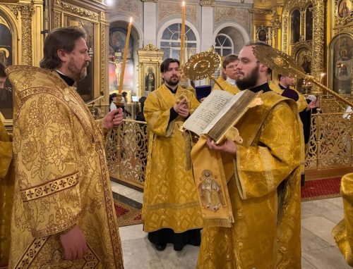 Епископ Павлово-Посадский Фома совершил всенощное бдение в Богоявленском соборе