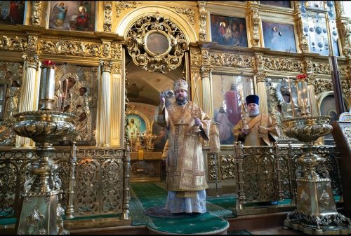 В праздник рождества Иоанна Предтечи епископ Фома совершил литургию в Никольском храме в Хамовниках