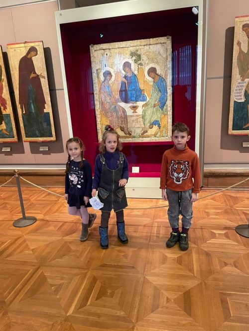 Маленькие прихожане храма святителя Димитрия Ростовского в Очакове посетили Третьяковскую галерею