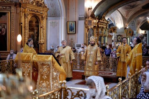 В День Всех Святых епископ Фома совершил Божественную литургию в Елоховском кафедральном соборе