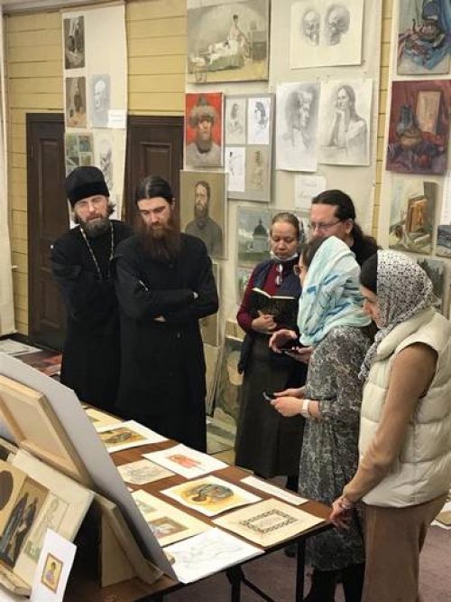Иконописцы при храме Успения Пресвятой Богородицы в Матвеевском представили свои работы