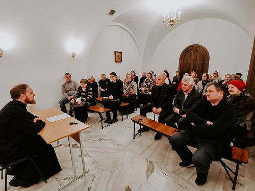 В храме преподобного Сергия Радонежского в Солнцеве прошли курсы для работников свечных ящиков